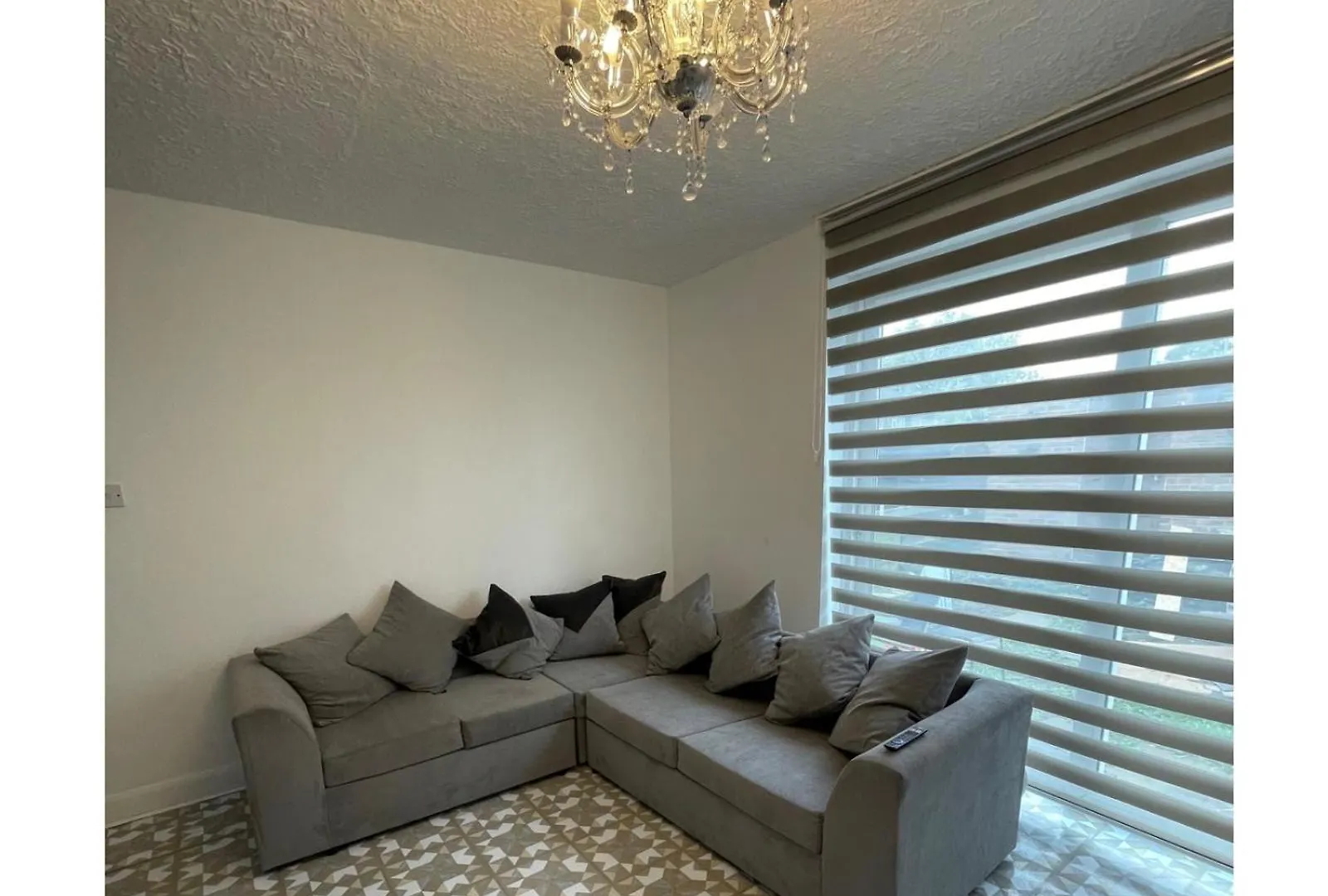 Holiday home Lovely Spacious 3 Bedroom House With Sofa Bed, 30 Minutes From Central London