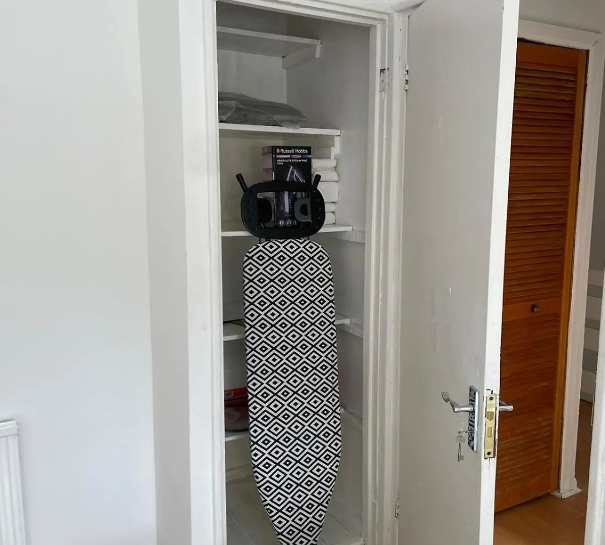 Holiday home Lovely Spacious 3 Bedroom House With Sofa Bed, 30 Minutes From Central London United Kingdom