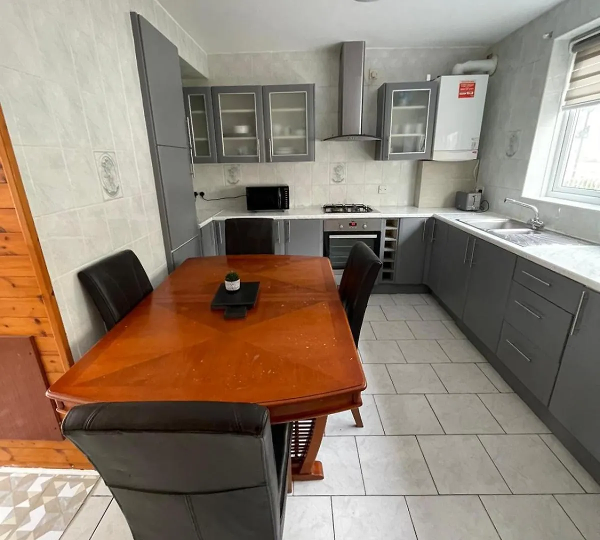 Holiday home Lovely Spacious 3 Bedroom House With Sofa Bed, 30 Minutes From Central London