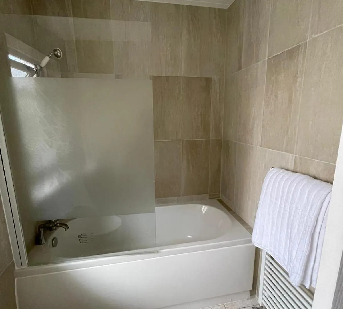 Holiday home Lovely Spacious 3 Bedroom House With Sofa Bed, 30 Minutes From Central London
